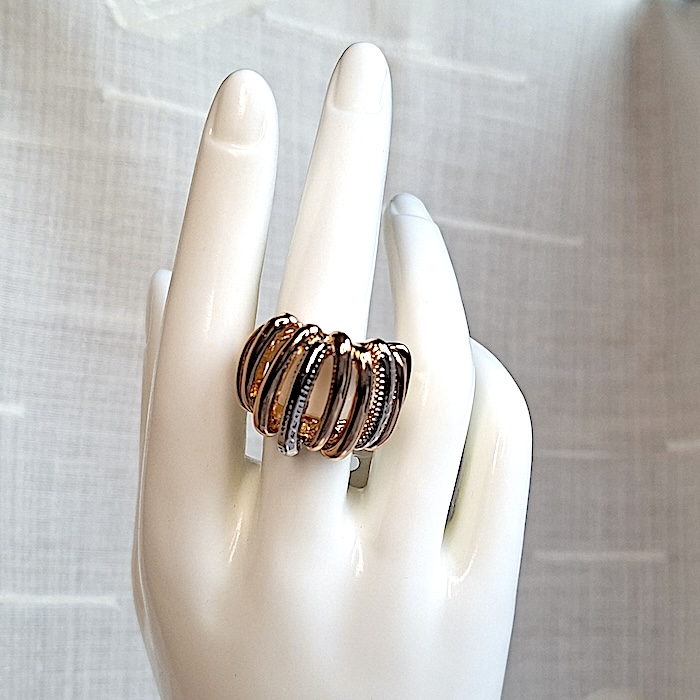 Anillo Bicolor de Grandes Aros Entrelazados llamativo y vistoso de keralajoyasweb