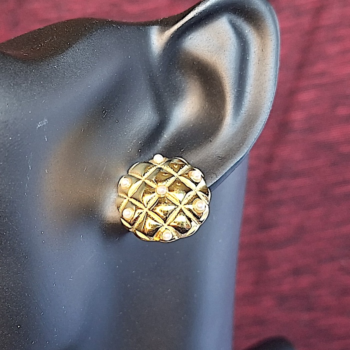 Maniquí con Pendiente de Acero Dorado miniperlas de Kerala joyas web